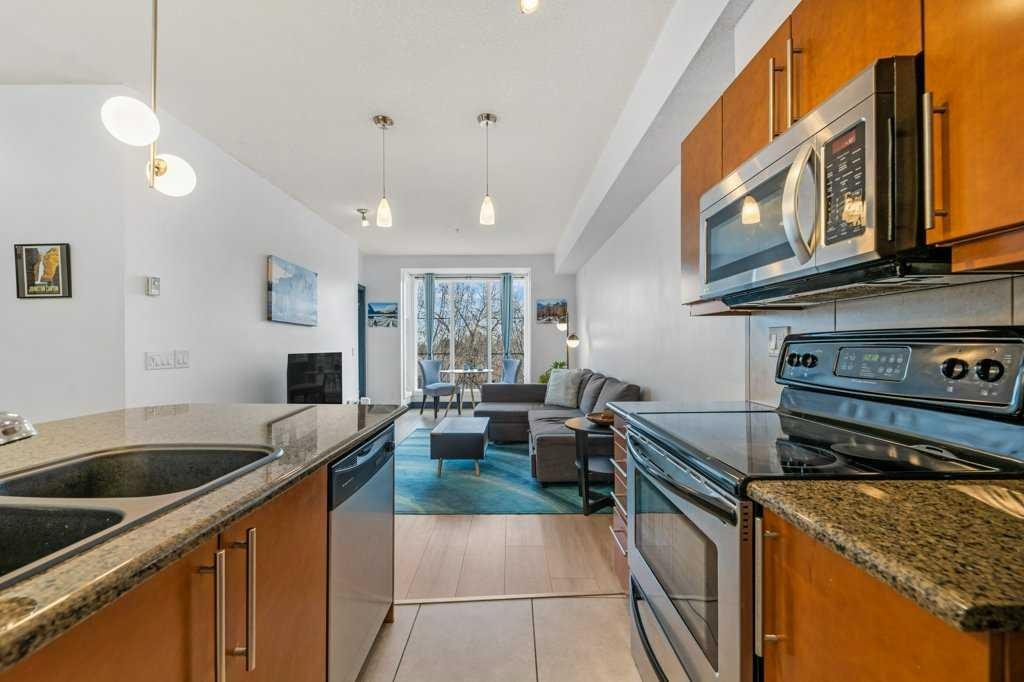 306-2307 14 Street Sw, Calgary, AB - Indoor Photo Showing Kitchen