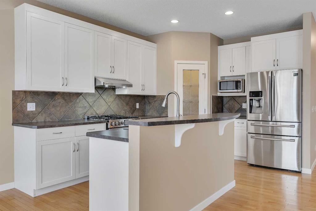 119 Valley Stream Circle Nw, Calgary, AB - Indoor Photo Showing Kitchen With Stainless Steel Kitchen With Upgraded Kitchen