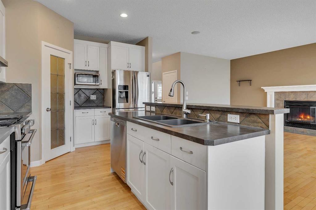 119 Valley Stream Circle Nw, Calgary, AB - Indoor Photo Showing Kitchen With Stainless Steel Kitchen With Double Sink With Upgraded Kitchen