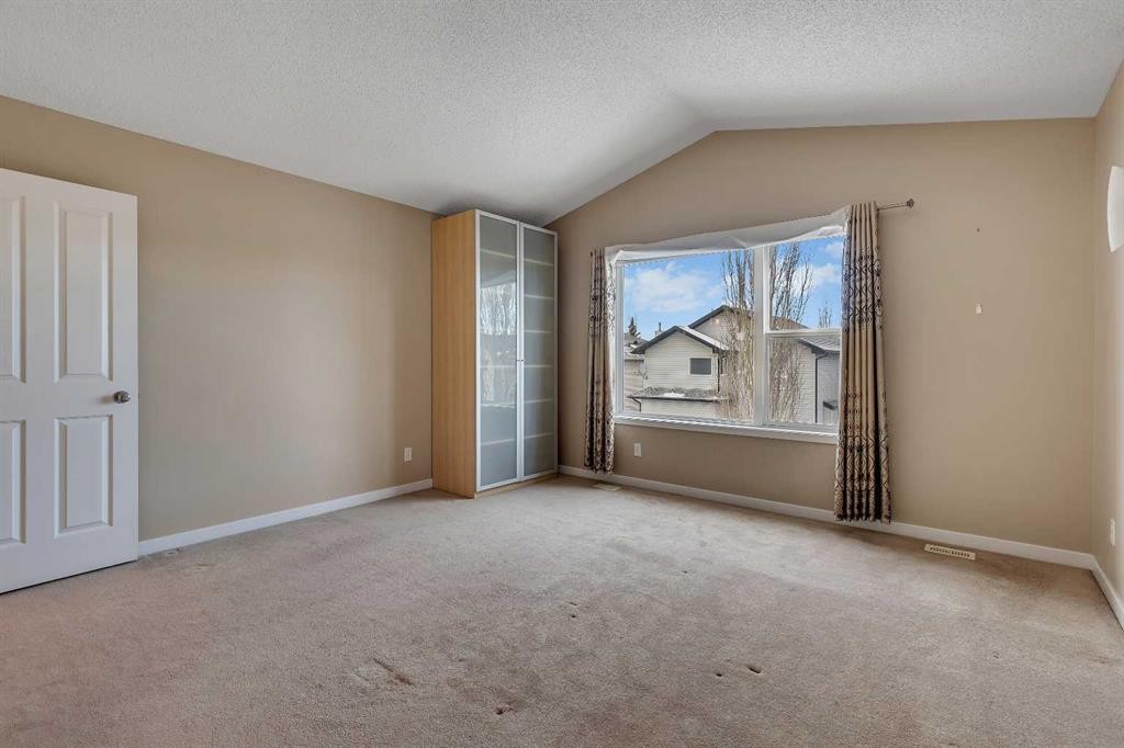 119 Valley Stream Circle Nw, Calgary, AB - Indoor Photo Showing Other Room