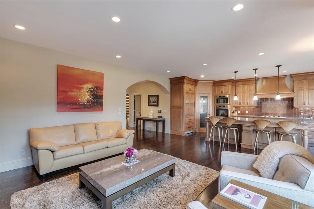 2609 7 Avenue Nw, Calgary, AB - Indoor Photo Showing Living Room
