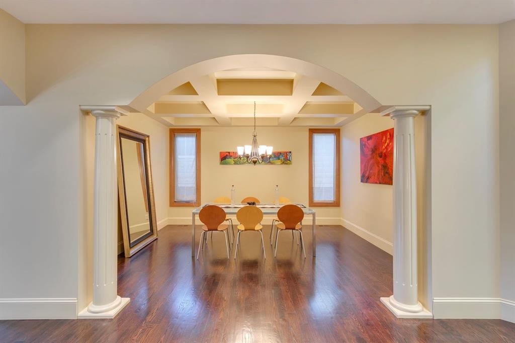 2609 7 Avenue Nw, Calgary, AB - Indoor