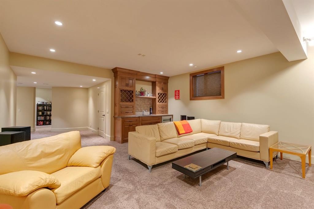 2609 7 Avenue Nw, Calgary, AB - Indoor Photo Showing Living Room