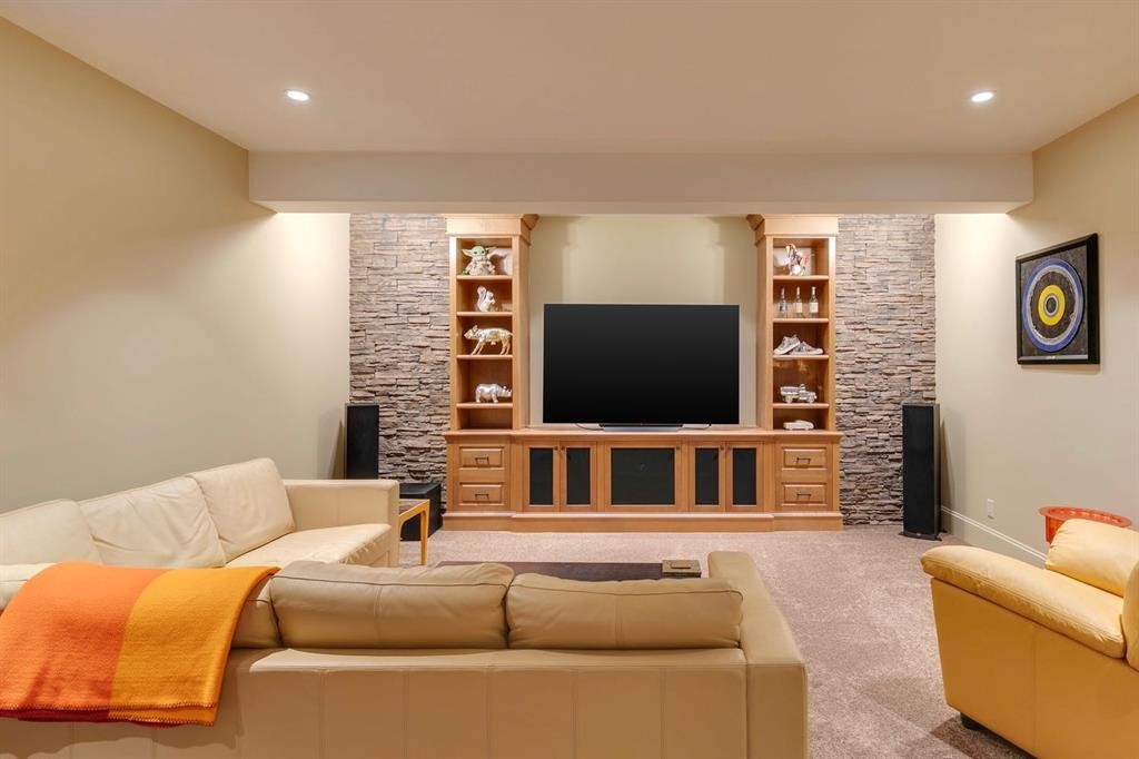 2609 7 Avenue Nw, Calgary, AB - Indoor Photo Showing Living Room