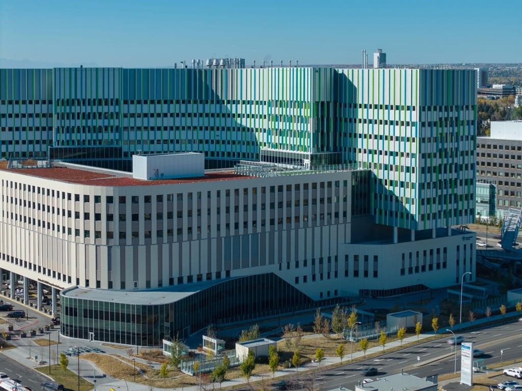 2609 7 Avenue Nw, Calgary, AB - Outdoor