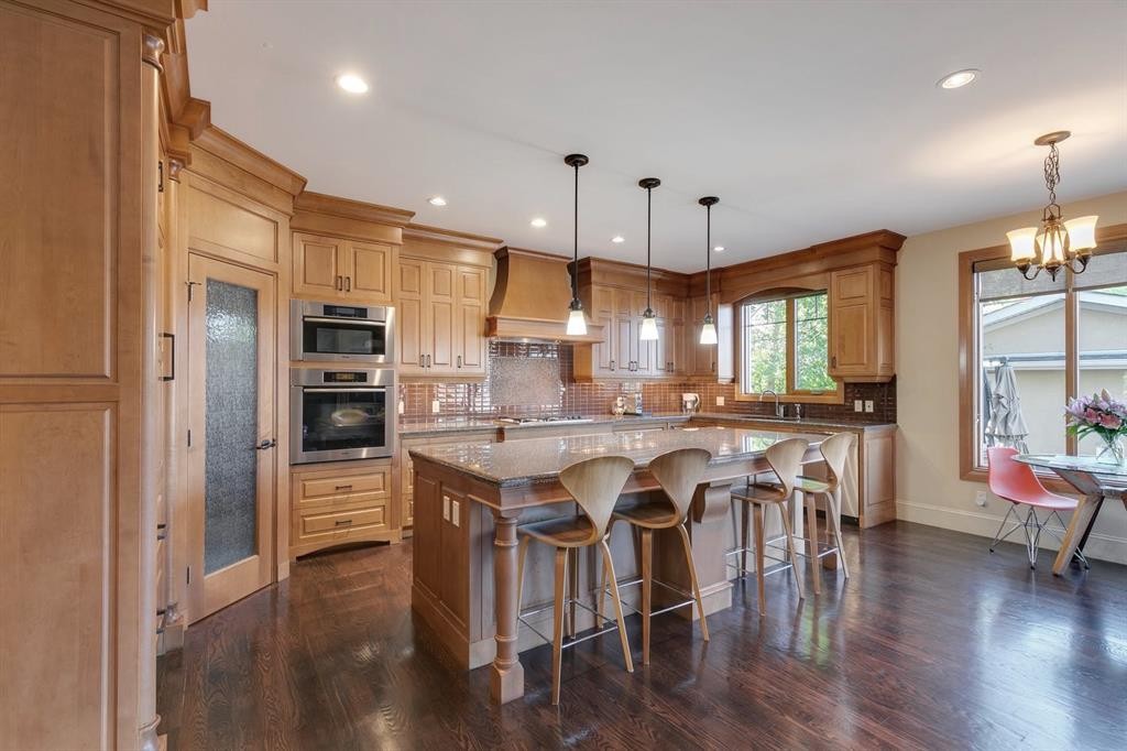 2609 7 Avenue Nw, Calgary, AB - Indoor Photo Showing Kitchen With Upgraded Kitchen