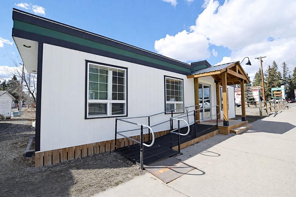 220 Main Street, Diamond Valley, AB
