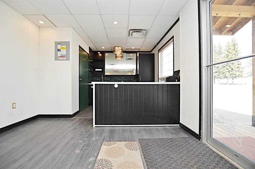 220 Main Street, Diamond Valley, AB