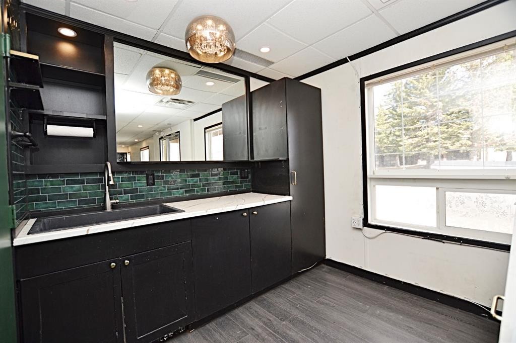 220 Main Street, Diamond Valley, AB