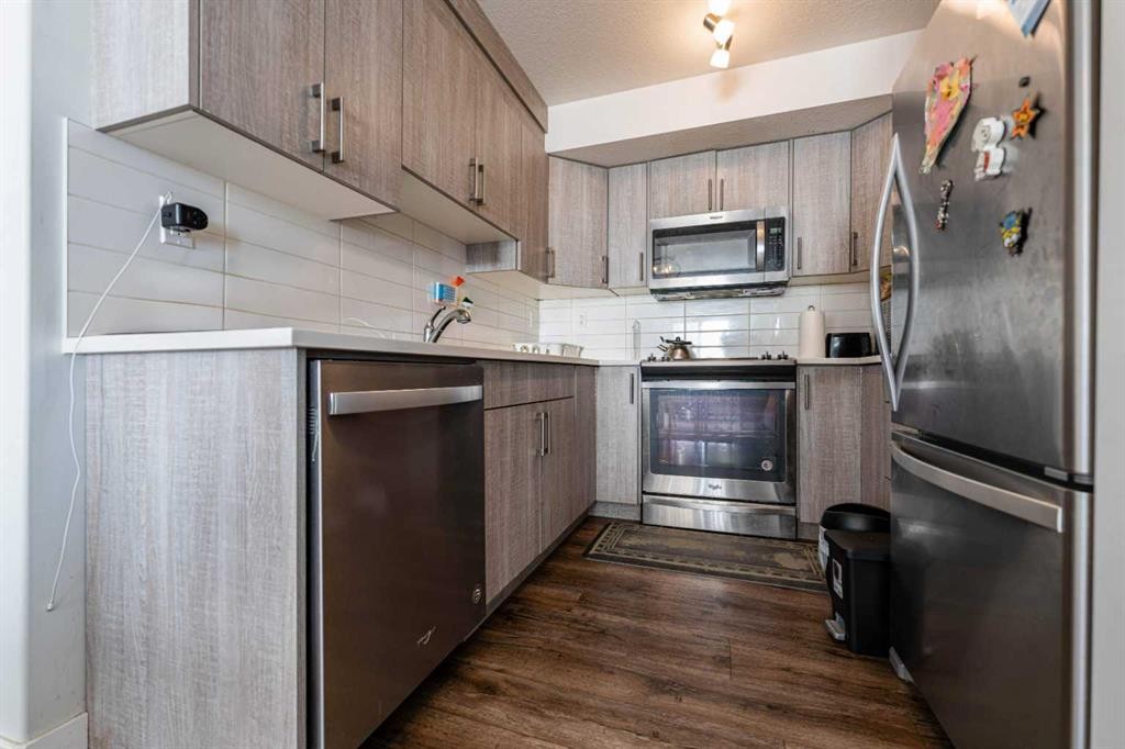 3217-6118 80 Avenue Ne, Calgary, AB - Indoor Photo Showing Kitchen With Upgraded Kitchen