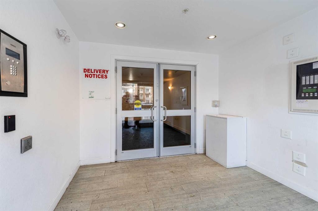 3217-6118 80 Avenue Ne, Calgary, AB - Indoor Photo Showing Other Room