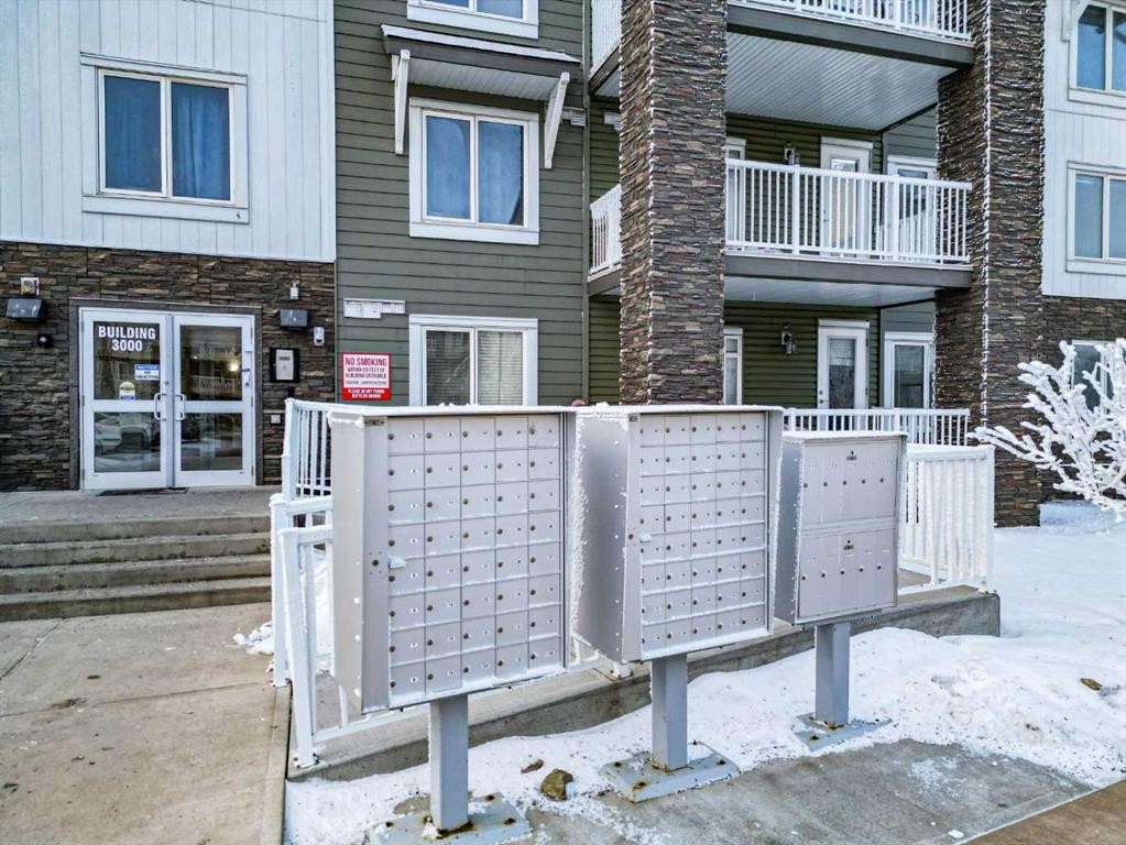 3217-6118 80 Avenue Ne, Calgary, AB - Outdoor With Facade