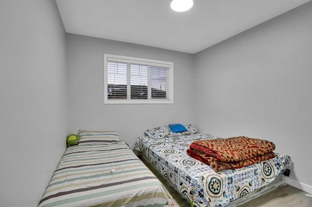 257 Saddlebrook Point Ne, Calgary, AB - Indoor Photo Showing Bedroom
