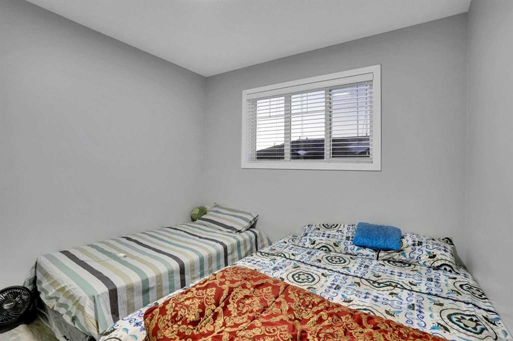 257 Saddlebrook Point Ne, Calgary, AB - Indoor Photo Showing Bedroom
