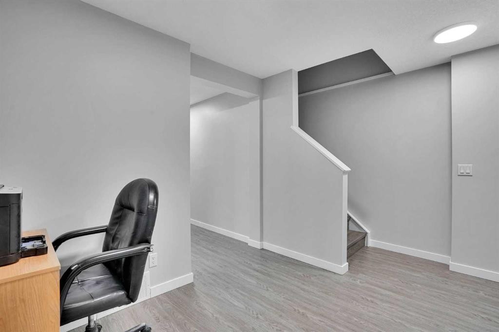 257 Saddlebrook Point Ne, Calgary, AB - Indoor Photo Showing Office