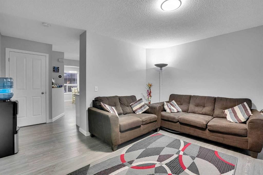 257 Saddlebrook Point Ne, Calgary, AB - Indoor Photo Showing Living Room