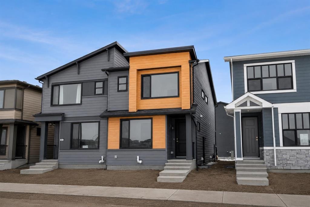 107 Royston Way Nw, Calgary, AB - Outdoor With Facade