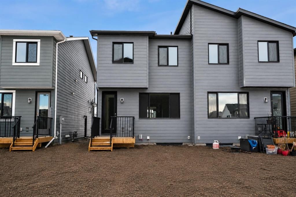 107 Royston Way Nw, Calgary, AB - Outdoor