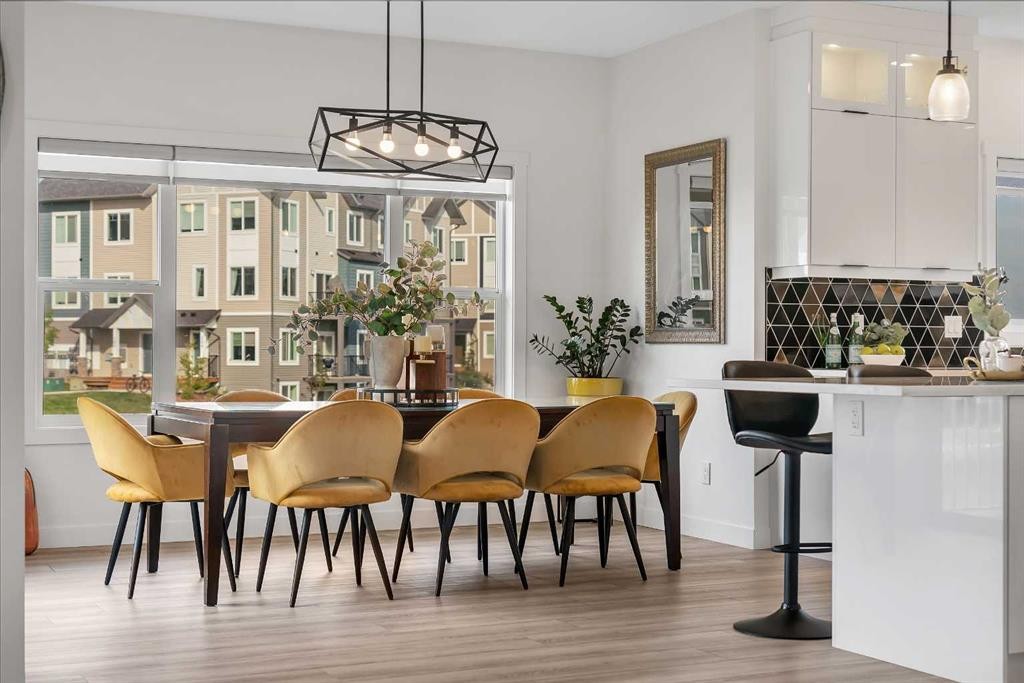 1315 Bayside Drive Sw, Airdrie, AB - Indoor Photo Showing Dining Room