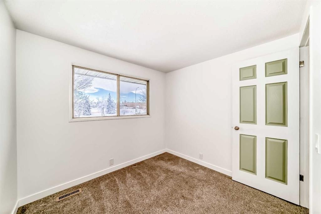 51A Fonda Green Se, Calgary, AB - Indoor Photo Showing Other Room