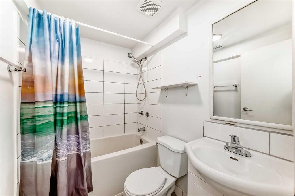 51A Fonda Green Se, Calgary, AB - Indoor Photo Showing Bathroom