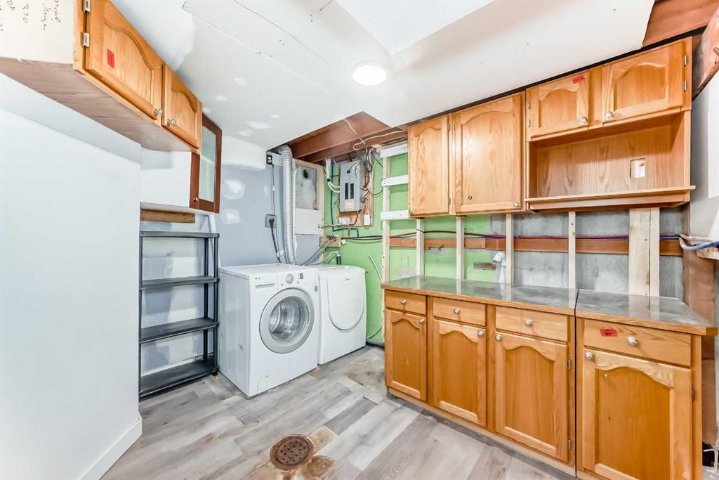 51A Fonda Green Se, Calgary, AB - Indoor Photo Showing Laundry Room