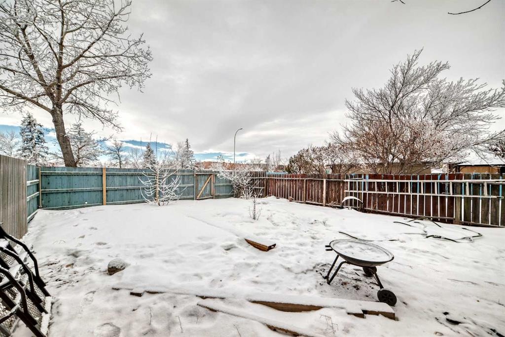 51A Fonda Green Se, Calgary, AB - Outdoor