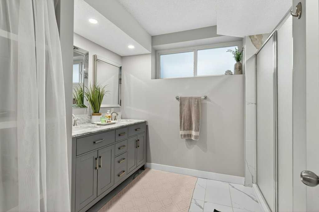 1091 Brightoncrest Green Se, Calgary, AB - Indoor Photo Showing Bathroom