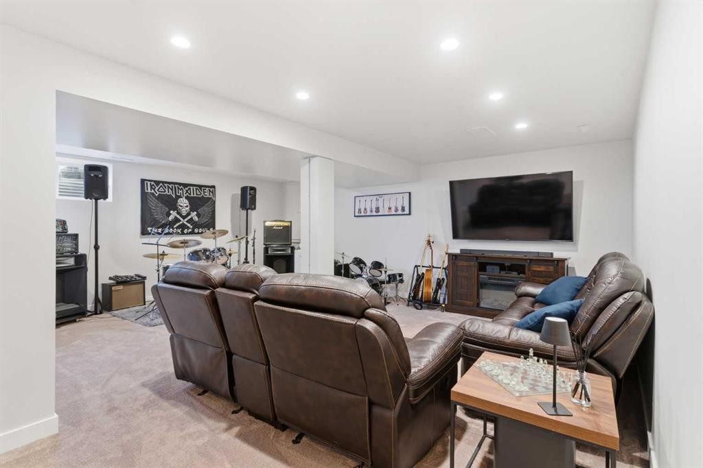 74 Evansbrooke Way Nw, Calgary, AB - Indoor Photo Showing Other Room