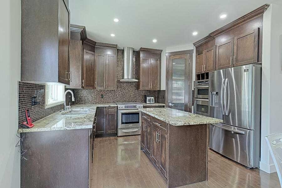 16 Rockcliff Point Nw, Calgary, AB - Indoor Photo Showing Kitchen With Stainless Steel Kitchen With Upgraded Kitchen
