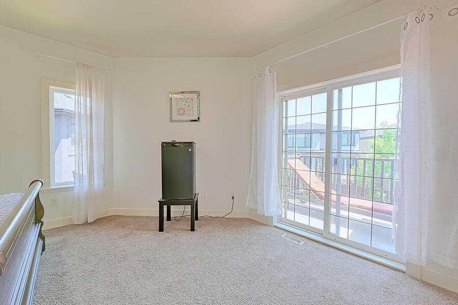 16 Rockcliff Point Nw, Calgary, AB - Indoor Photo Showing Other Room