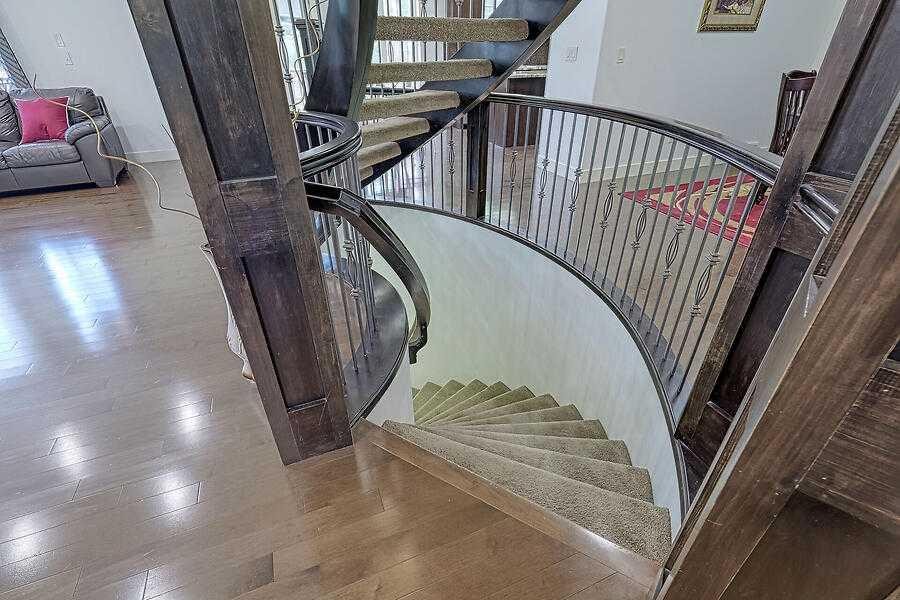 16 Rockcliff Point Nw, Calgary, AB - Indoor Photo Showing Other Room