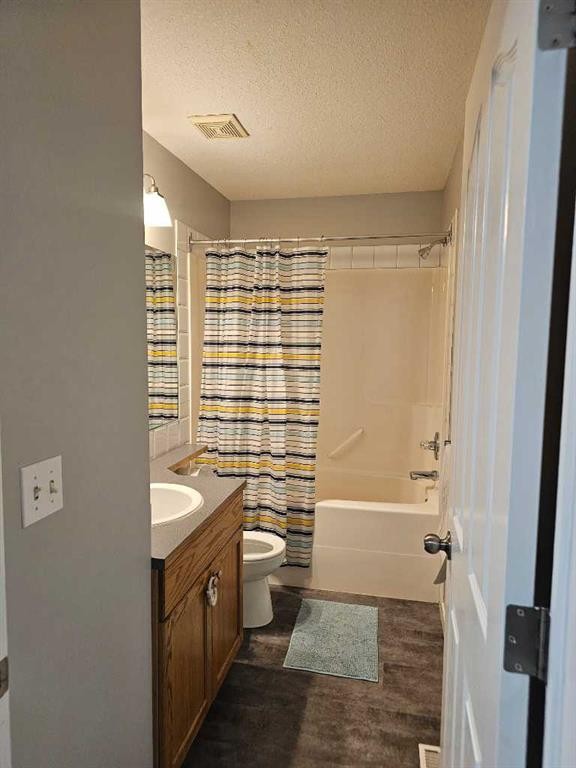 1808 Strathcona Bay, Strathmore, AB - Indoor Photo Showing Bathroom