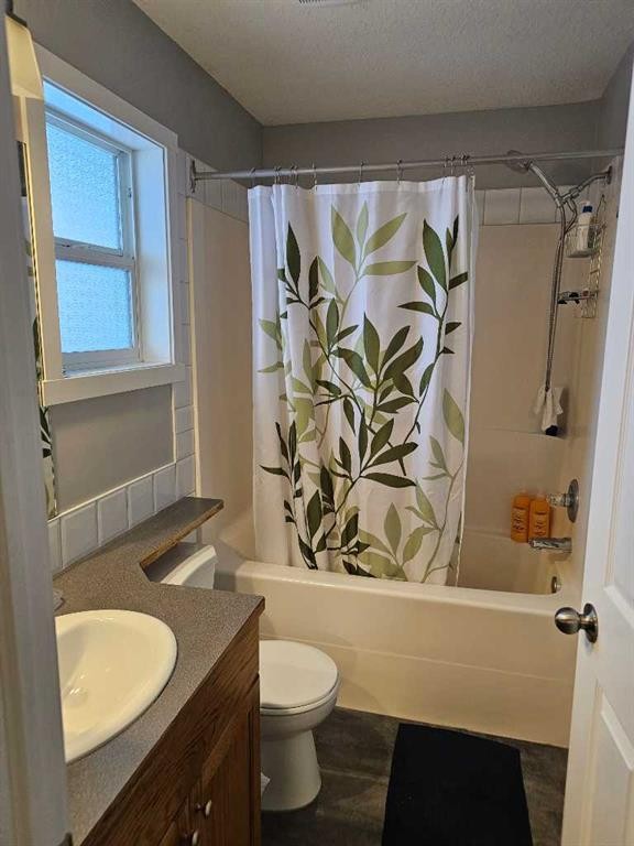 1808 Strathcona Bay, Strathmore, AB - Indoor Photo Showing Bathroom