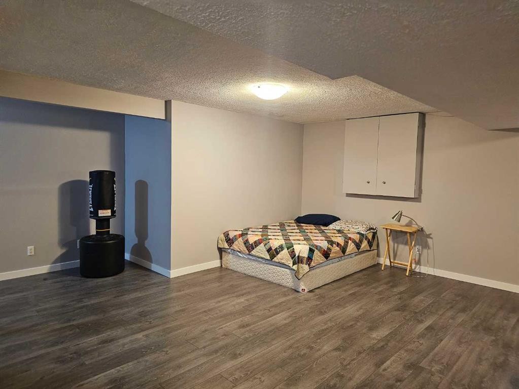 1808 Strathcona Bay, Strathmore, AB - Indoor Photo Showing Bedroom