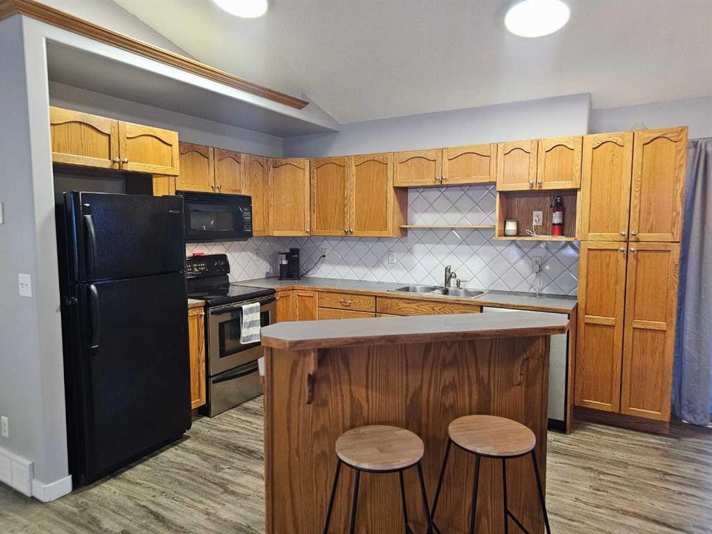 1808 Strathcona Bay, Strathmore, AB - Indoor Photo Showing Kitchen With Double Sink