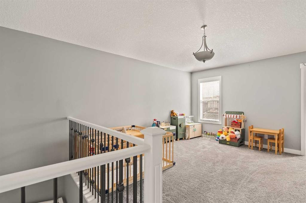 313 Evansglen Drive Nw, Calgary, AB - Indoor Photo Showing Other Room