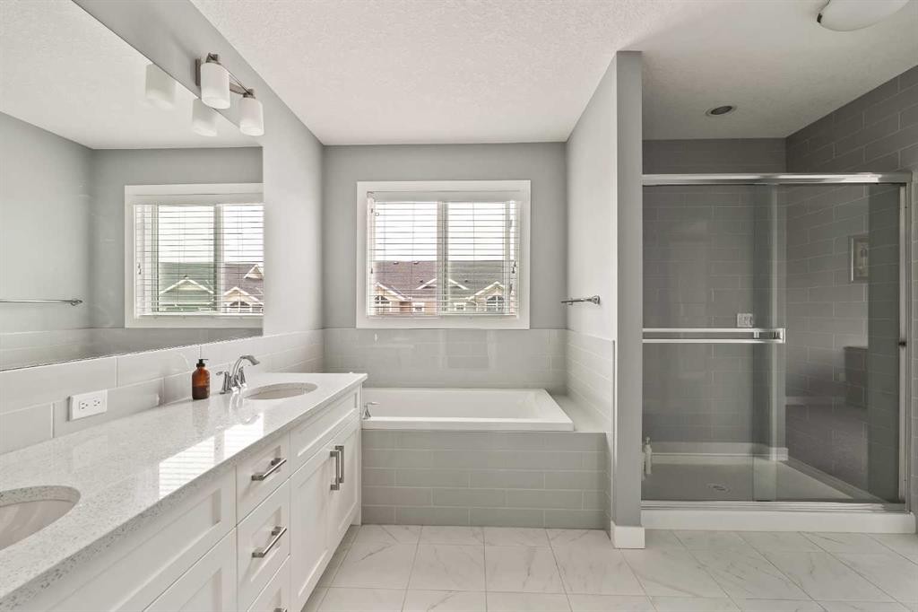 313 Evansglen Drive Nw, Calgary, AB - Indoor Photo Showing Bathroom