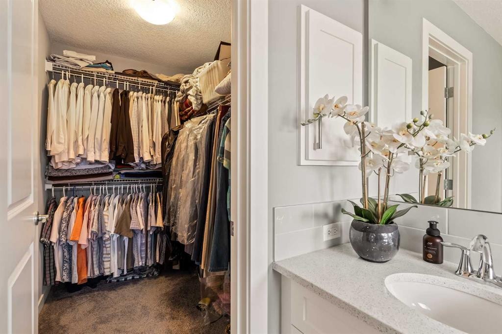 313 Evansglen Drive Nw, Calgary, AB - Indoor Photo Showing Other Room