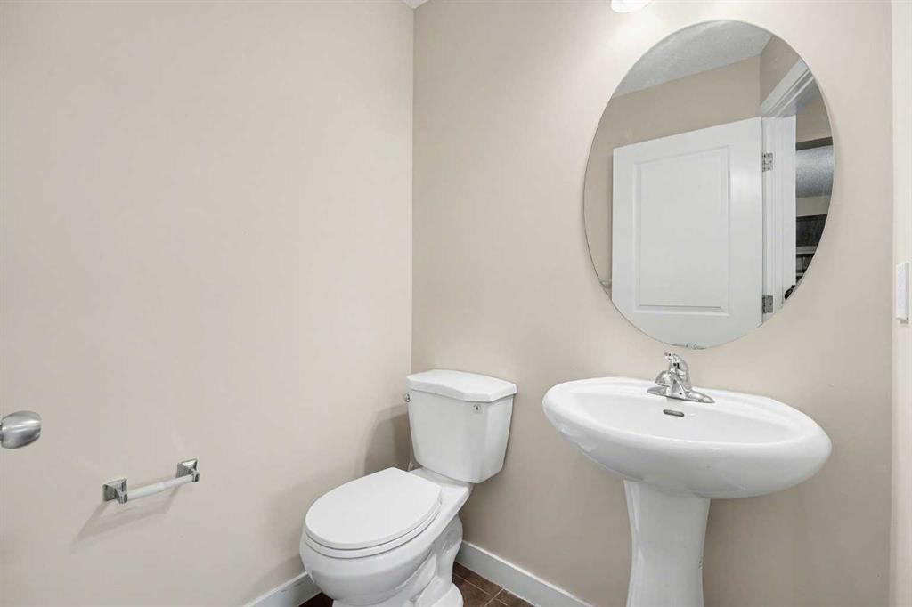 14 Skyview Point Link Ne, Calgary, AB - Indoor Photo Showing Bathroom