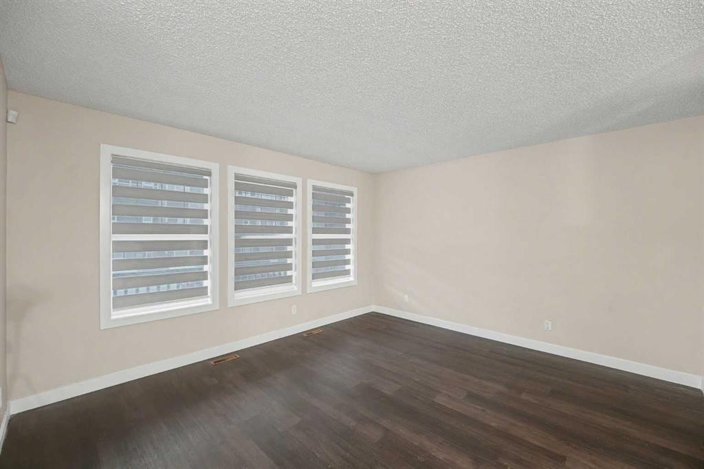 14 Skyview Point Link Ne, Calgary, AB - Indoor Photo Showing Other Room