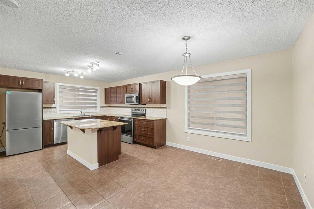 14 Skyview Point Link Ne, Calgary, AB - Indoor Photo Showing Kitchen