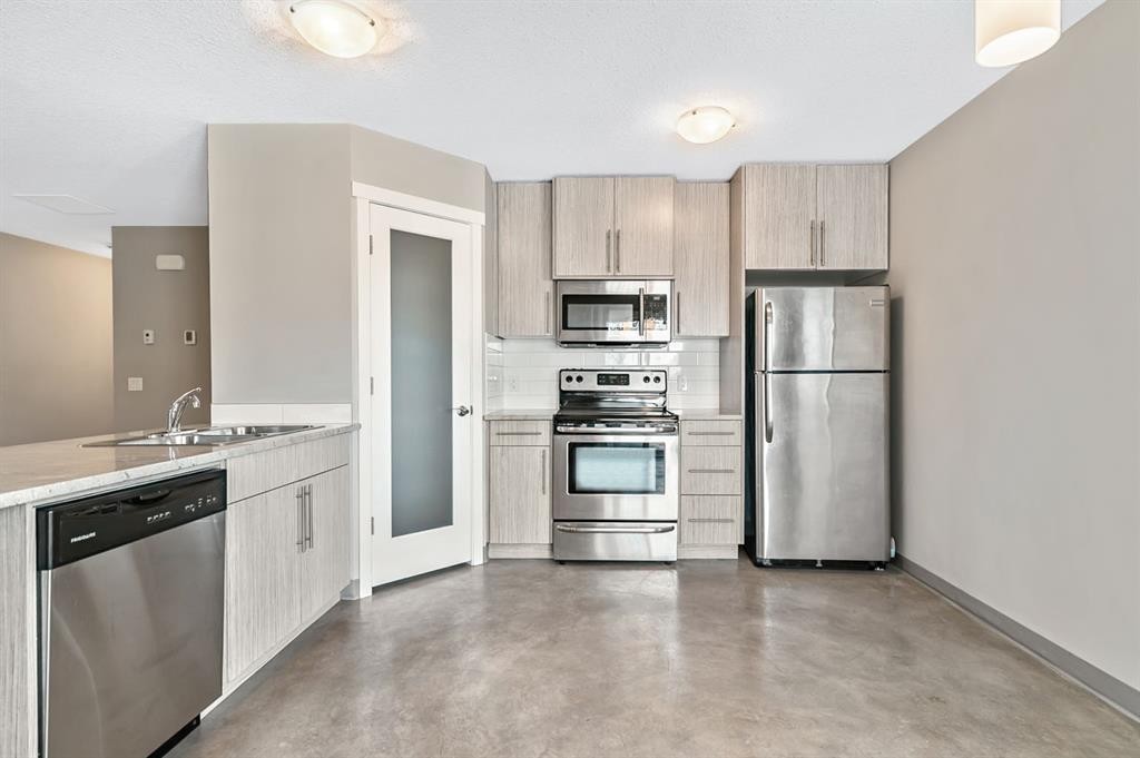 204E 6 Avenue, Strathmore, AB - Indoor Photo Showing Kitchen