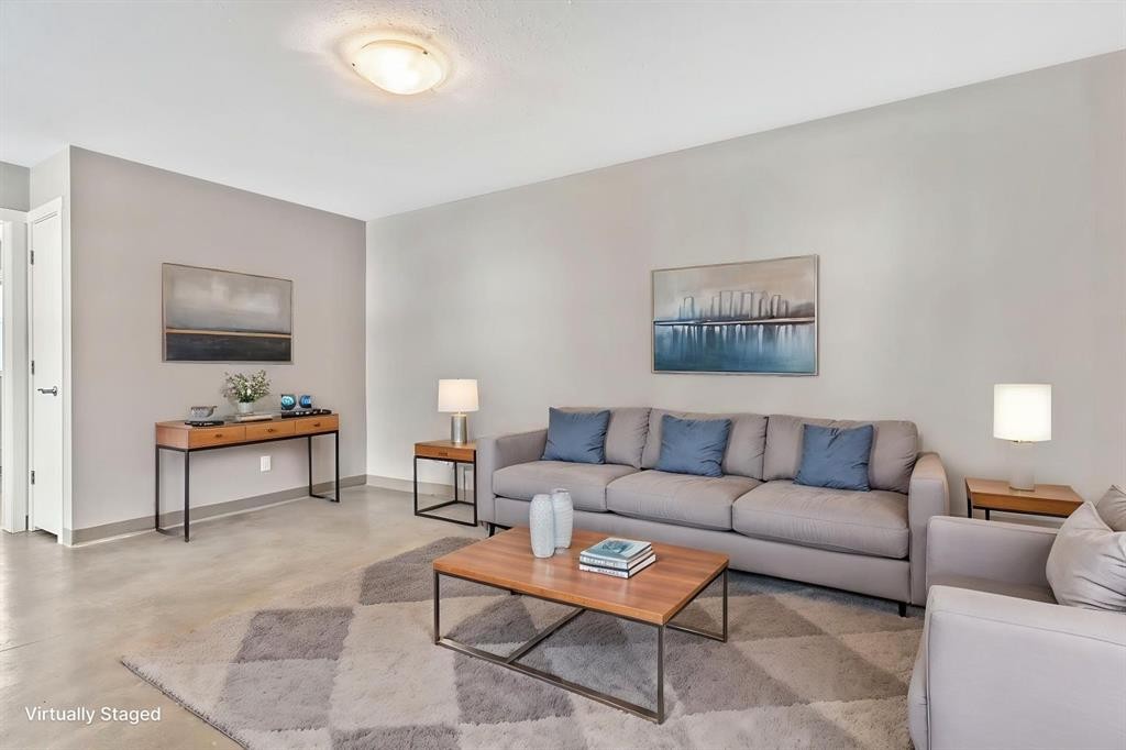 204E 6 Avenue, Strathmore, AB - Indoor Photo Showing Living Room