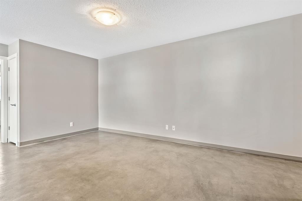 204E 6 Avenue, Strathmore, AB - Indoor Photo Showing Other Room