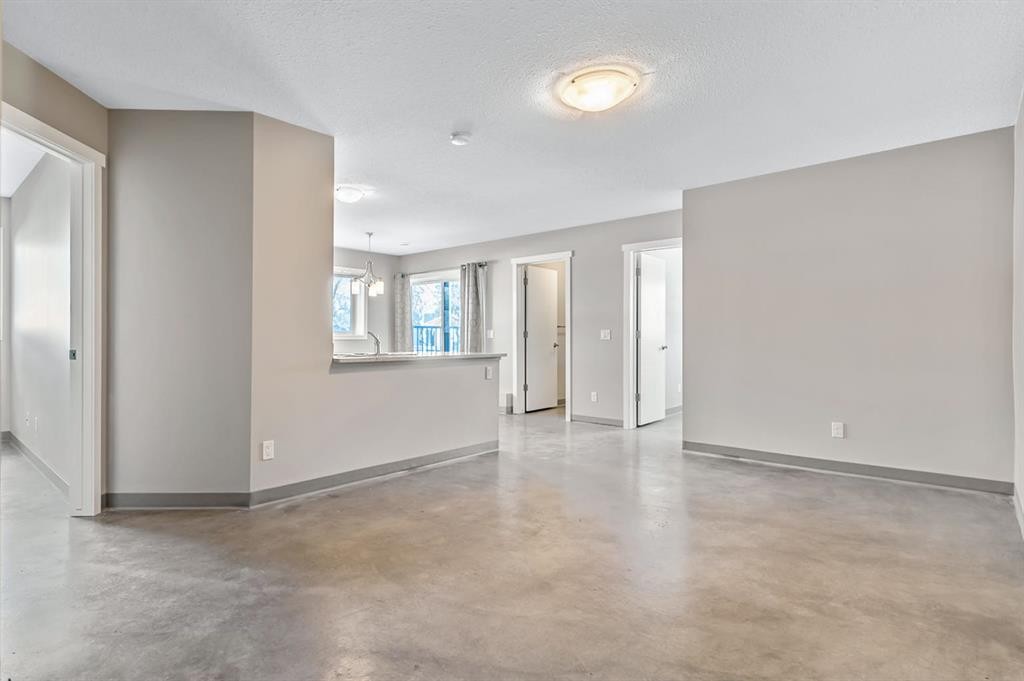 204E 6 Avenue, Strathmore, AB - Indoor Photo Showing Other Room