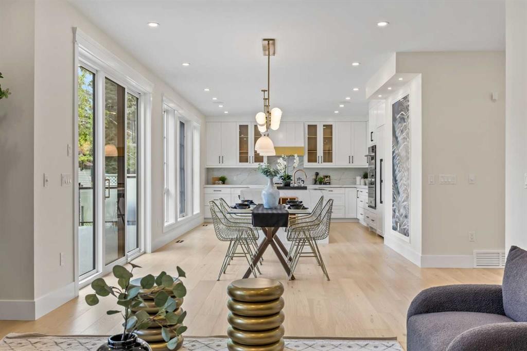 12 Vardana Place Nw, Calgary, AB - Indoor