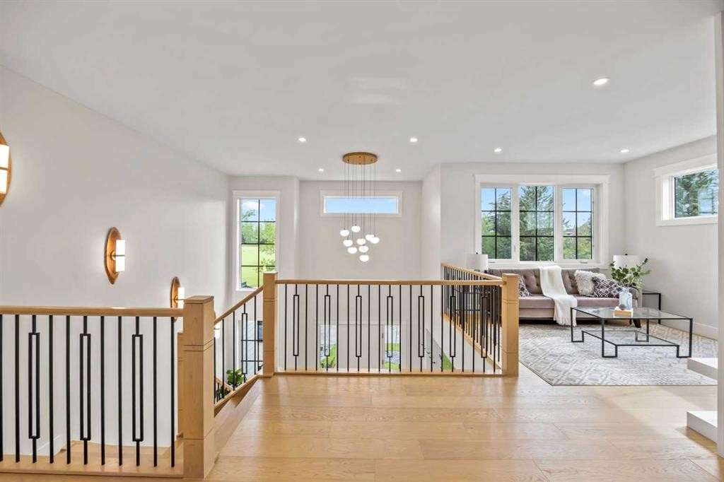 12 Vardana Place Nw, Calgary, AB - Indoor Photo Showing Other Room