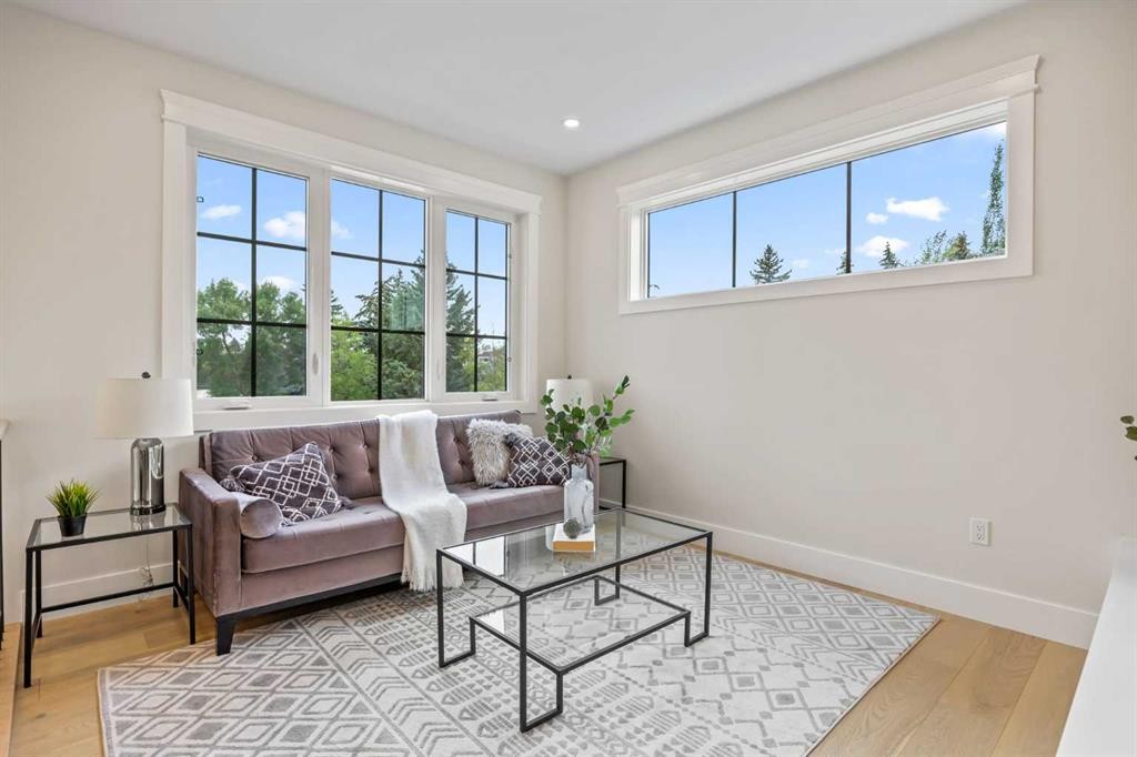 12 Vardana Place Nw, Calgary, AB - Indoor Photo Showing Other Room