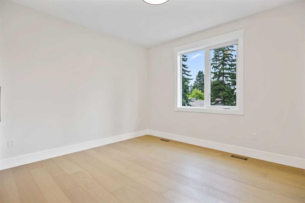 12 Vardana Place Nw, Calgary, AB - Indoor Photo Showing Other Room